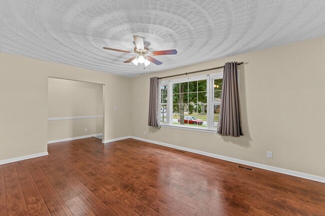 Building Photo - 1132 Sippel Dr