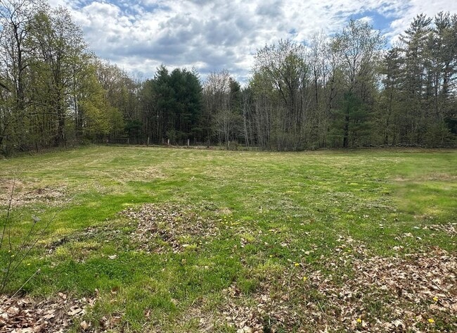 Building Photo - 395 Critchett Rd