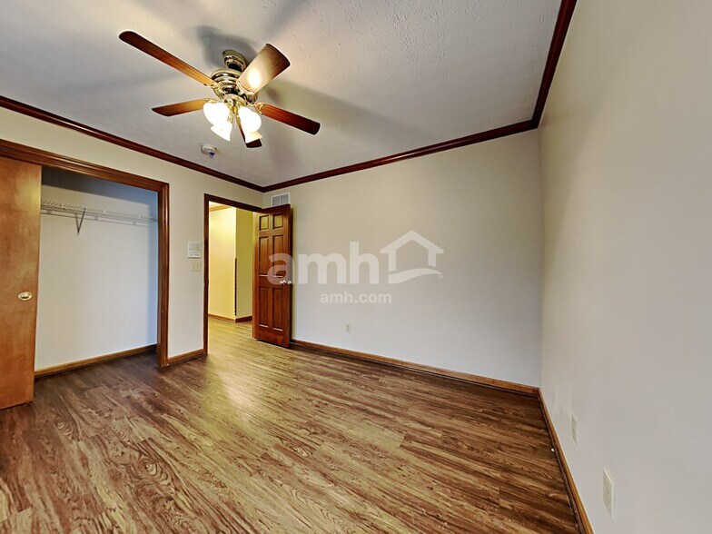 Building Photo - 6471 Willow Bend Dr