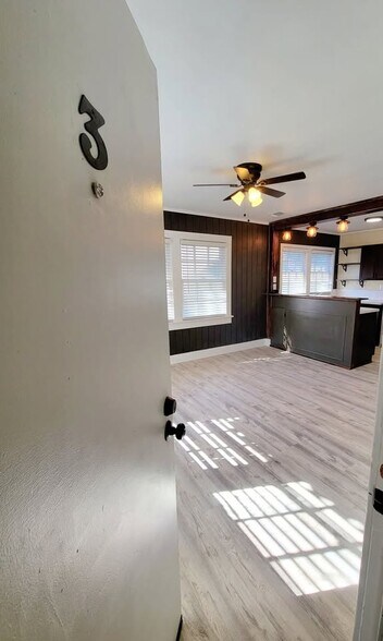 Building Photo - 133 E 4th St