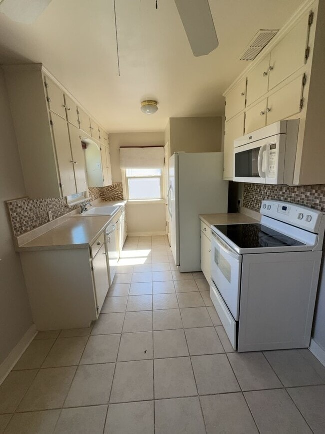 Building Photo - 3 Bed 2 Bath Cottage in Greeley