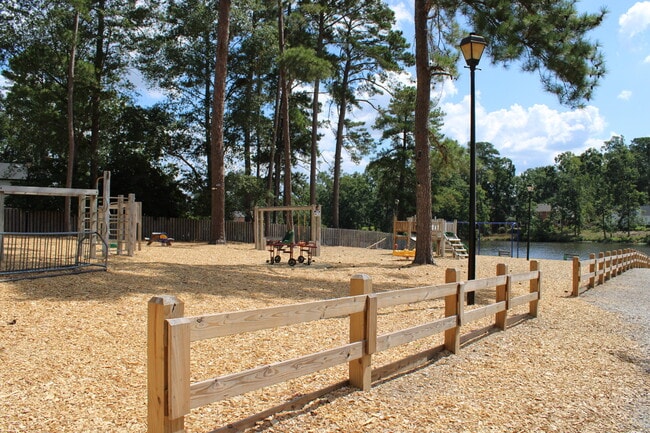 Building Photo - 107 Springlakes Cir