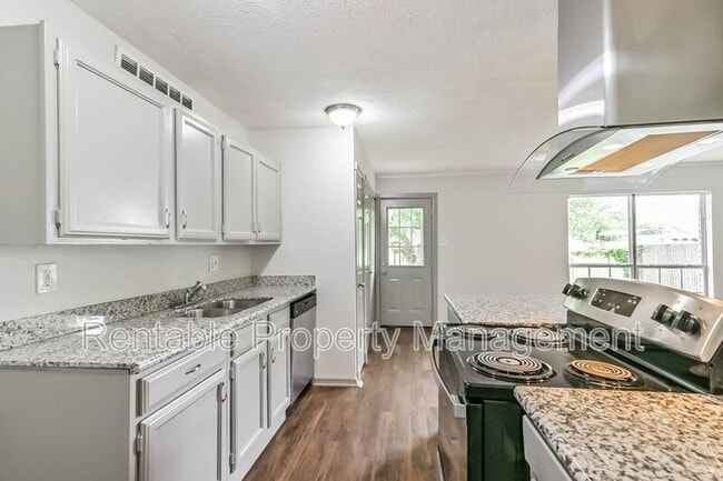 Building Photo - 14634 Dartwood Dr