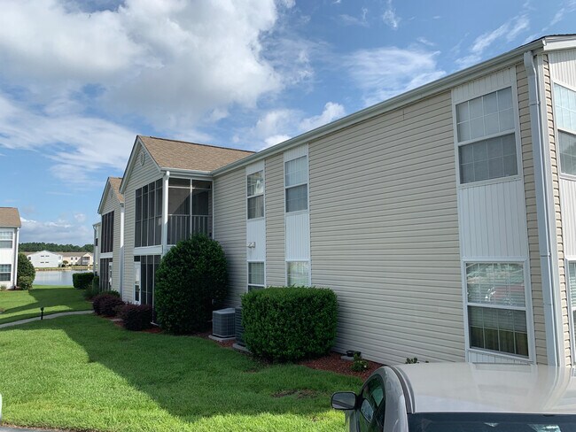 Building Photo - 2136 Clearwater Dr