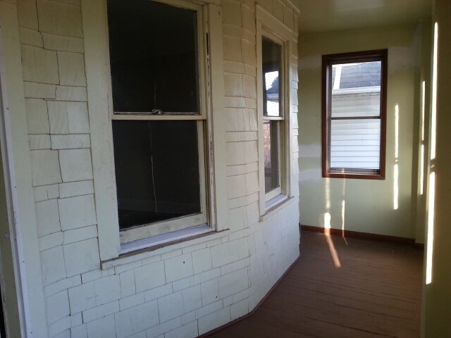 Building Photo - 26 Caroline Ave
