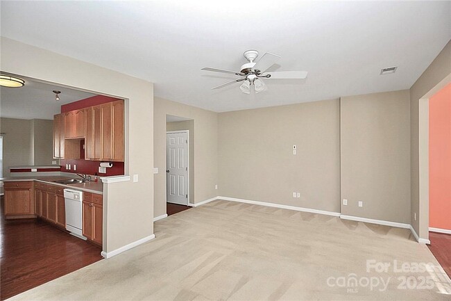 Building Photo - 9563 Glenashley Dr