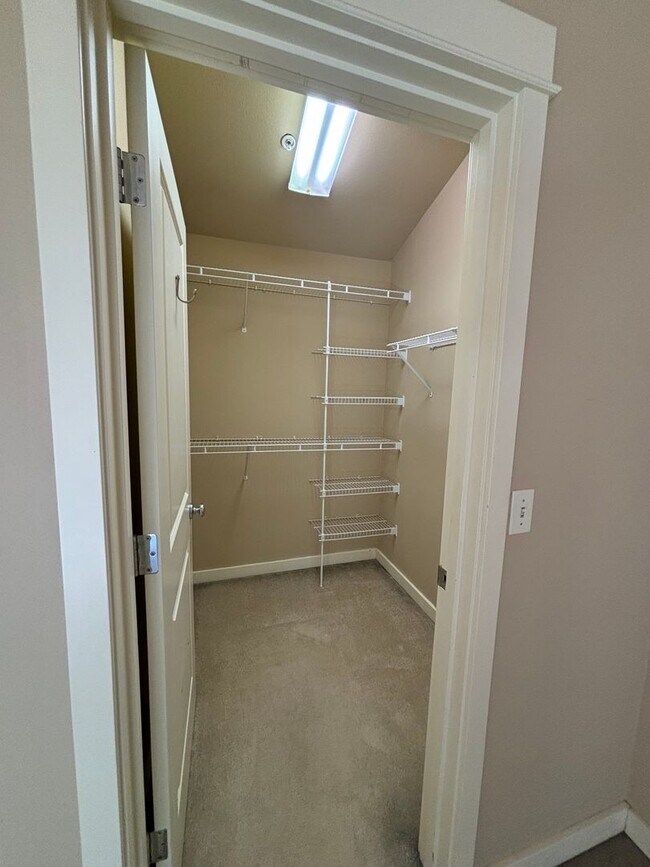 Building Photo - 5cart01