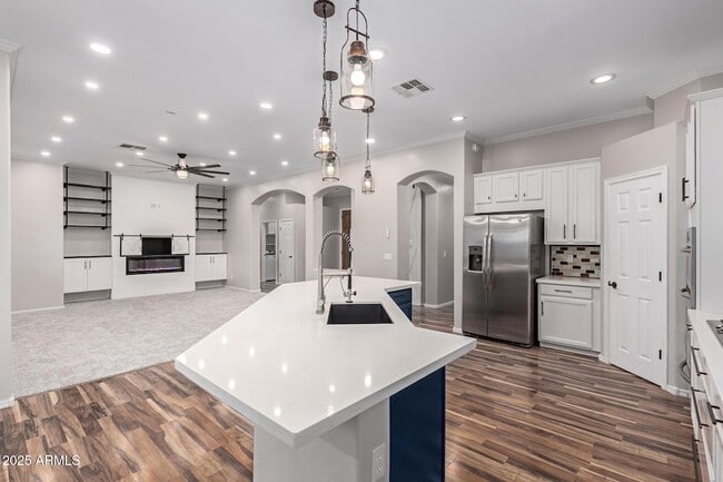 Building Photo - 3433 E Bluebird Pl