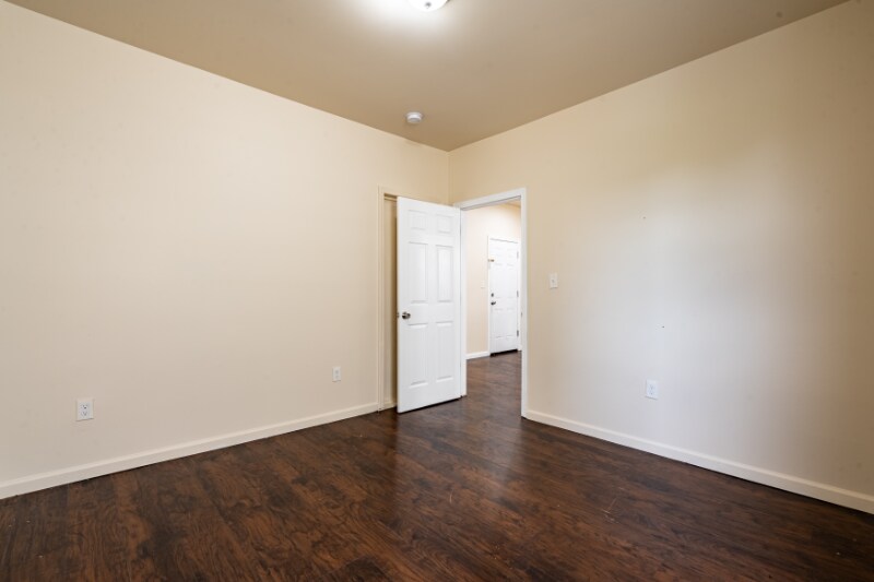 Building Photo - 467 Hawthorne Ave