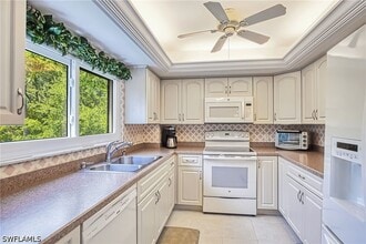 Building Photo - 7402 Lake Breeze Dr