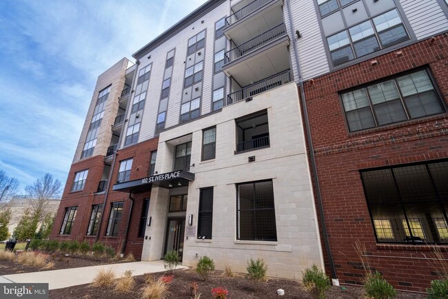 Building Photo - 102 St Ives Pl