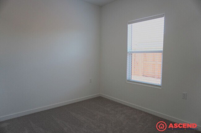 Building Photo - 8206 Wandesford Dr