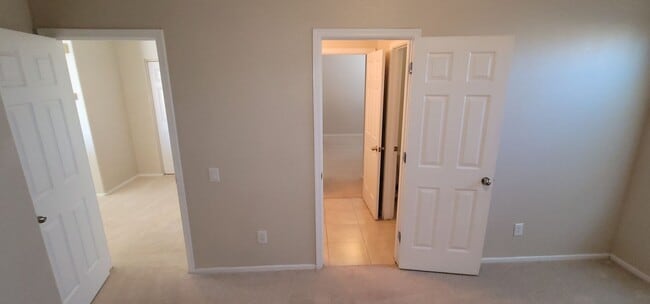 Building Photo - Immaculate 3 Bedroom Home in Aliante