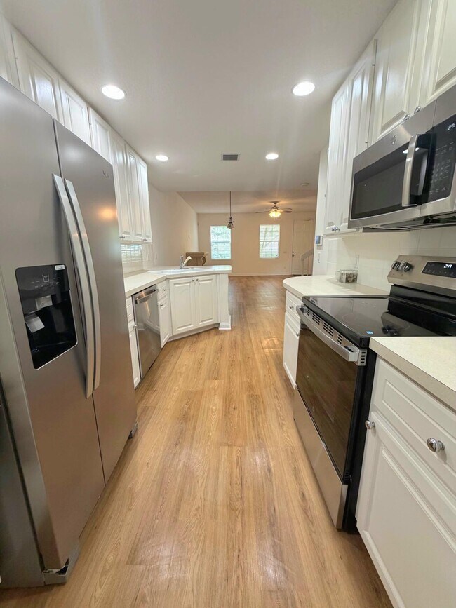 Building Photo - 2868 W Community Dr
