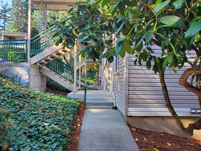 Building Photo - Lakeridge Apartments