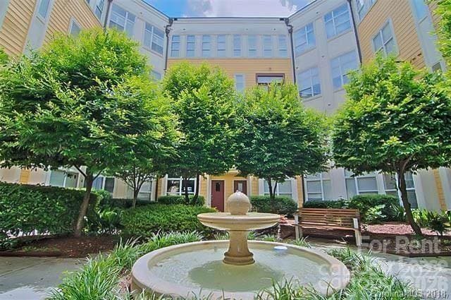 Building Photo - 2125 Southend Dr