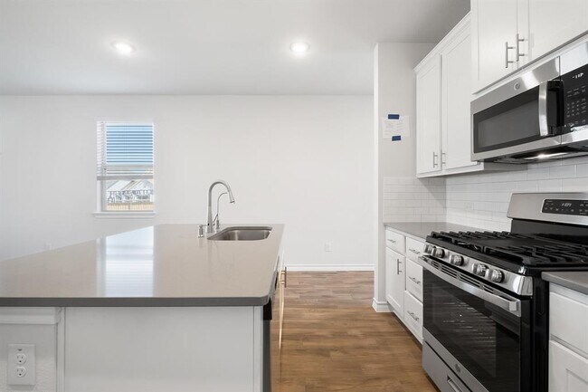 Building Photo - 108 Leatherleaf Dr