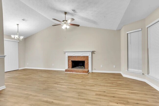 Building Photo - 3728 Adamsville Dr SW