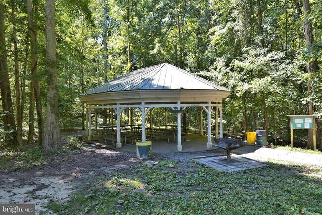 Building Photo - 1102 Thomas Trl