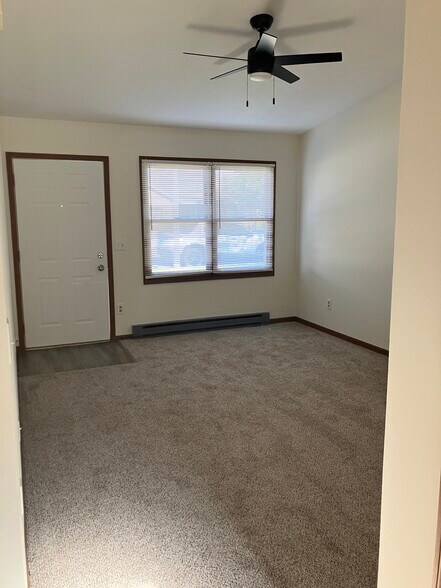 Building Photo - 665 Mumford Dr