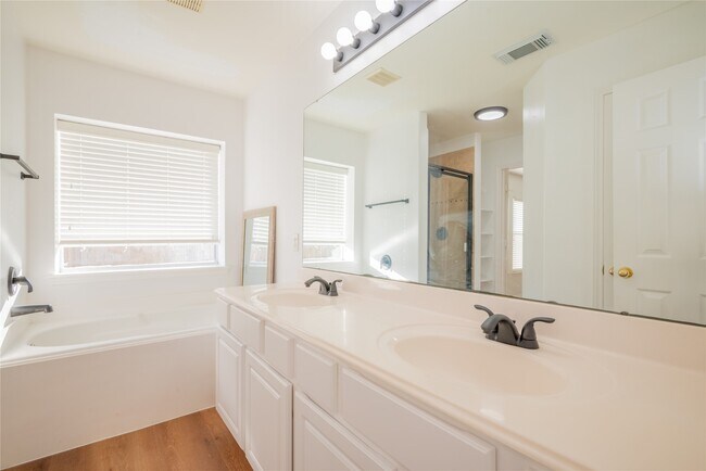 Building Photo - 7246 Wimberly Oaks Ln