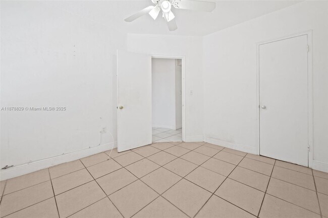 Building Photo - 3571 SW 10th St