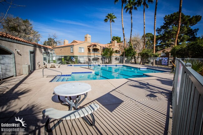 Building Photo - Charming 2Bdm 2Ba Condo in Gated Community!