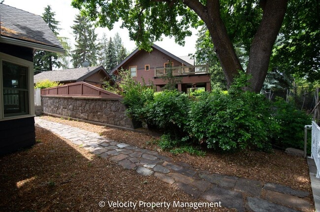 Building Photo - Beautiful Home Across the Street from Drake Park!