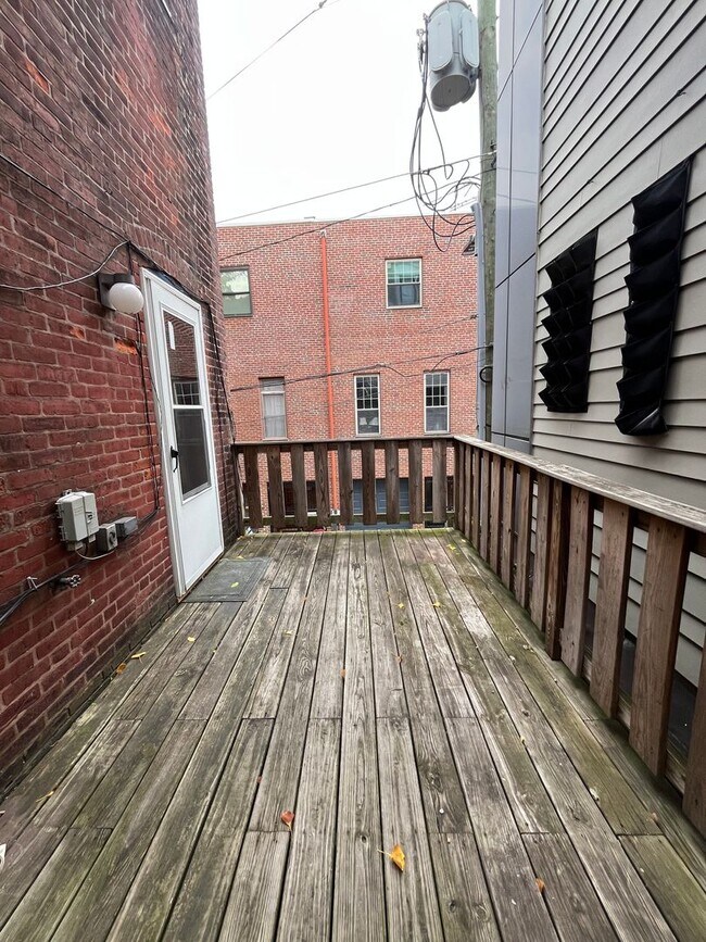 Building Photo - 438 Gaskill St