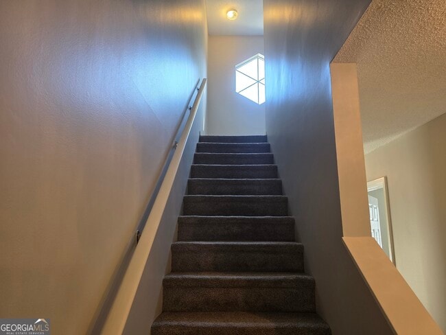 Building Photo - 102 Towne Pk Dr