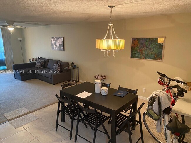 Building Photo - 361 S Hollybrook Dr