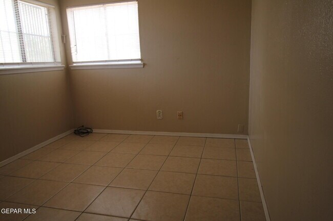 Building Photo - 10711 Ivanhoe Dr