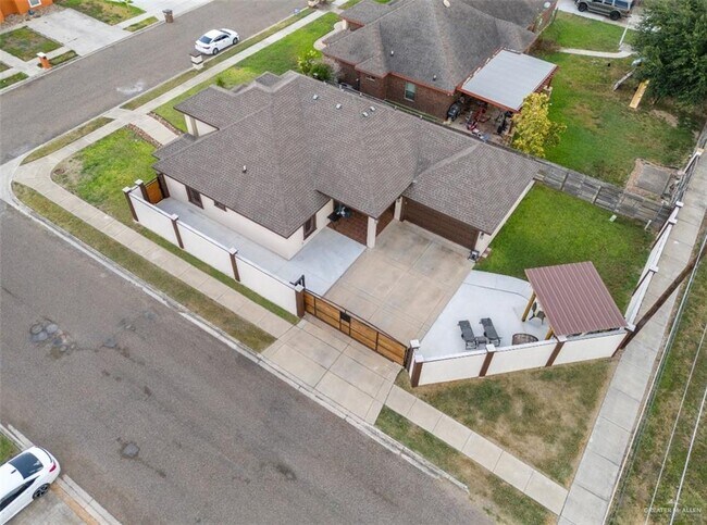 Building Photo - 21 N Loretta Lynn Dr