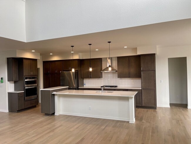 Building Photo - **** 15 DAYS rent Off if leased by 06/15/2026 **** Luxury Home with open-concept in Wolf Ranch To...