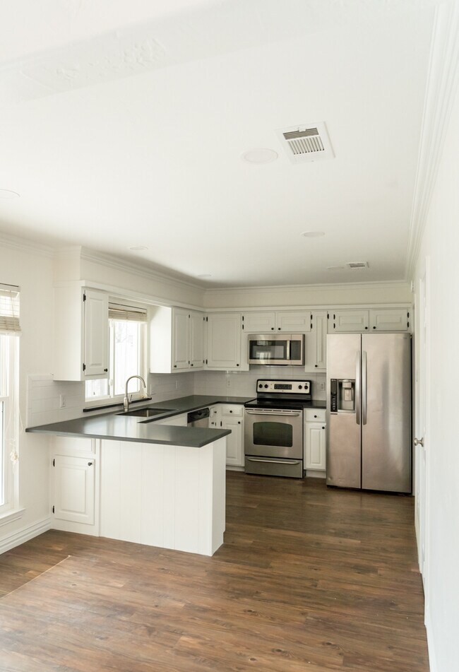 Building Photo - 2861 Panhandle Dr