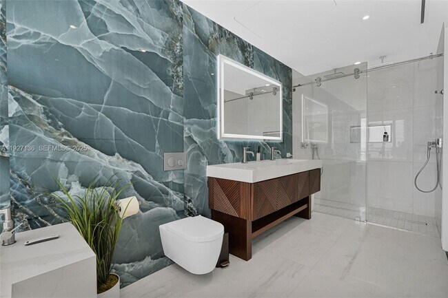 Building Photo - 300 Biscayne Blvd Way