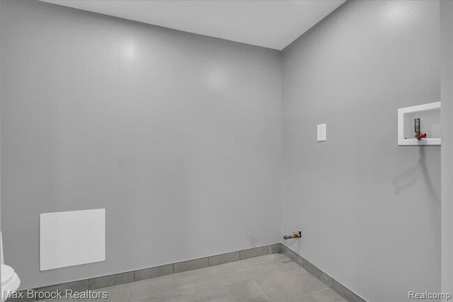 Building Photo - 1654 Giddings Rd