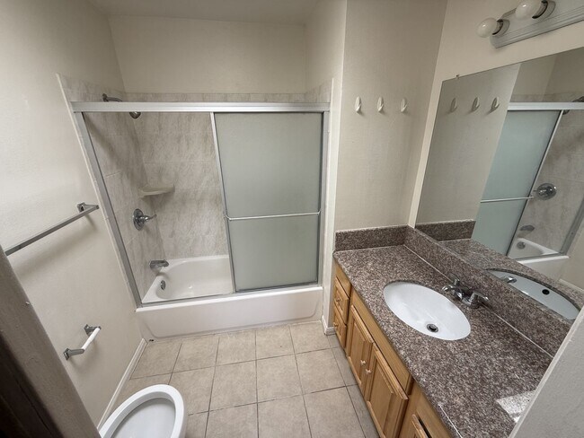 Building Photo - Spacious and light-filled 3-bedroom, 2.5-b...
