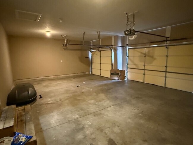 Building Photo - 417 DAHLIA