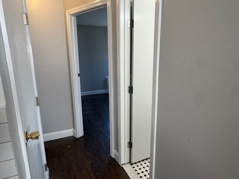 Building Photo - 1239 August Rd