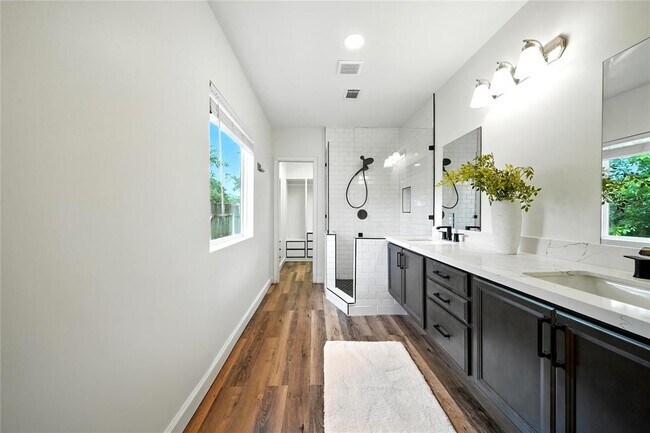 Building Photo - 1610 Antoine Dr