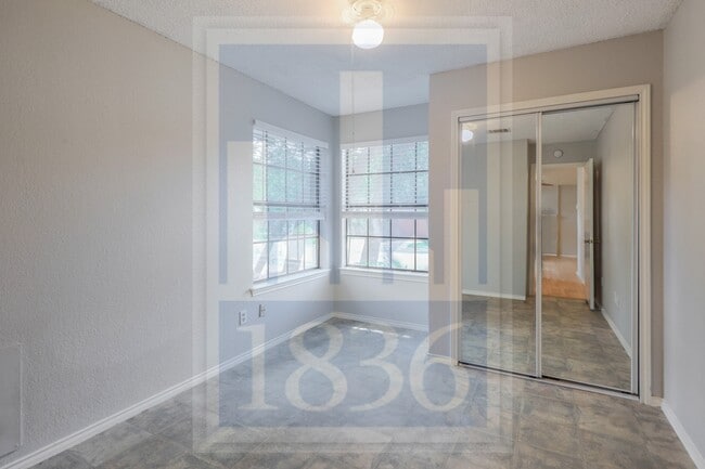 Building Photo - 12800 Steeple-Chase Dr