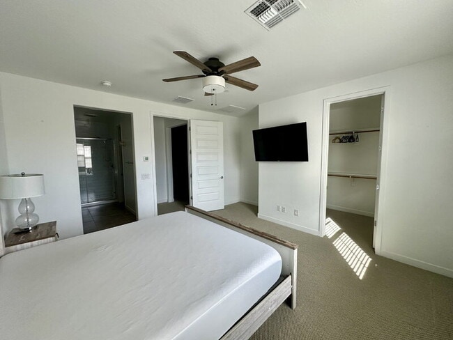 Building Photo - 4077 S Sabrina Dr