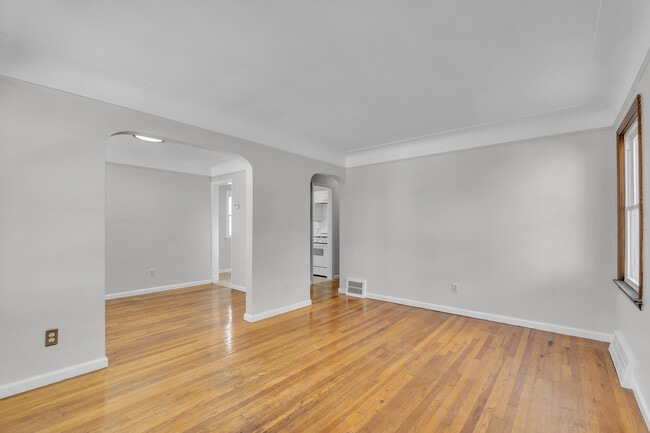 Building Photo - 11319 Tecumseh Ave