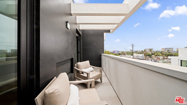 Building Photo - 2435 Penmar Ave