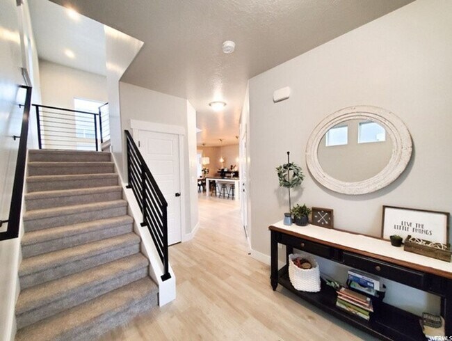 Building Photo - Beautiful 4 Bedroom Home, Bluffdale, 2827 sq ft,  Updated!