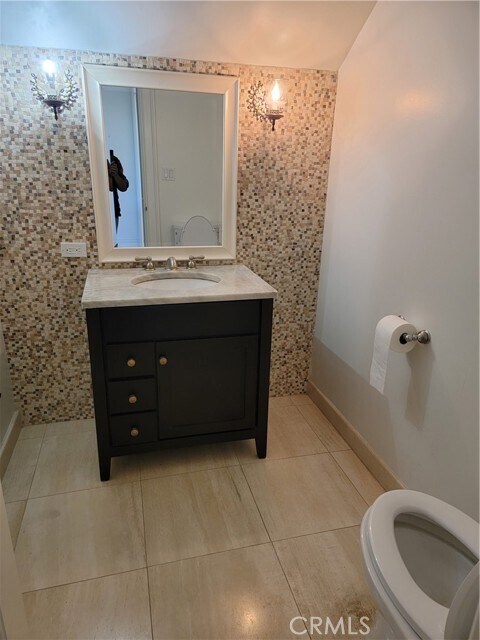 Building Photo - 1024 Granvia Altamira