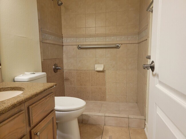 Building Photo - 3814 Crestwind Dr