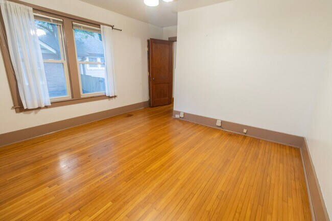 Building Photo - 203 Edgewood Ave