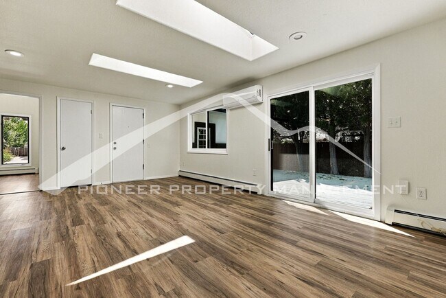 Building Photo - 648 Buchanan Ln
